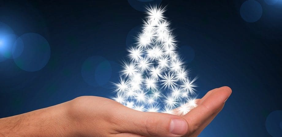 Weihnachtsbaum auf Hand
