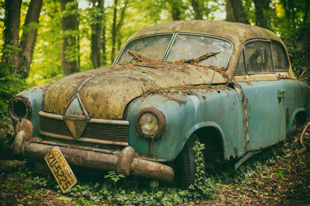 Automobil